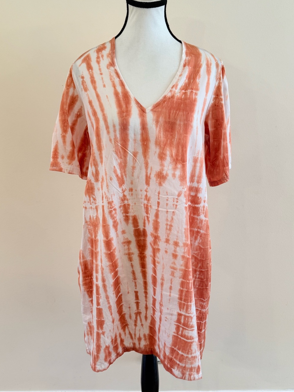 Relaxed V-Neck Tie-Dye Dress in Rust and White